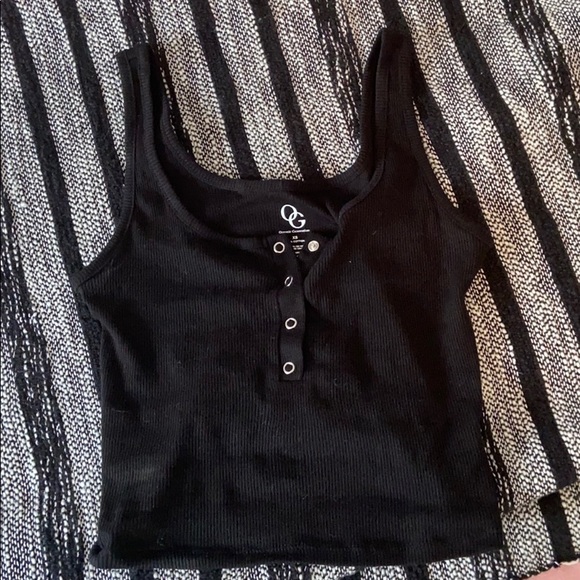 Cute black tank - Picture 1 of 1